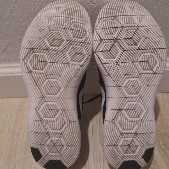 Nike - Picture 4 of 5